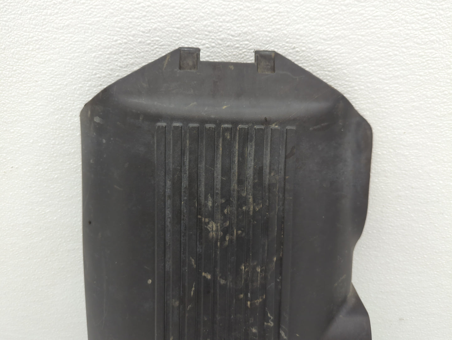 2004 Chevrolet Suburban 2500 Engine Cover - Oemusedautoparts1.com