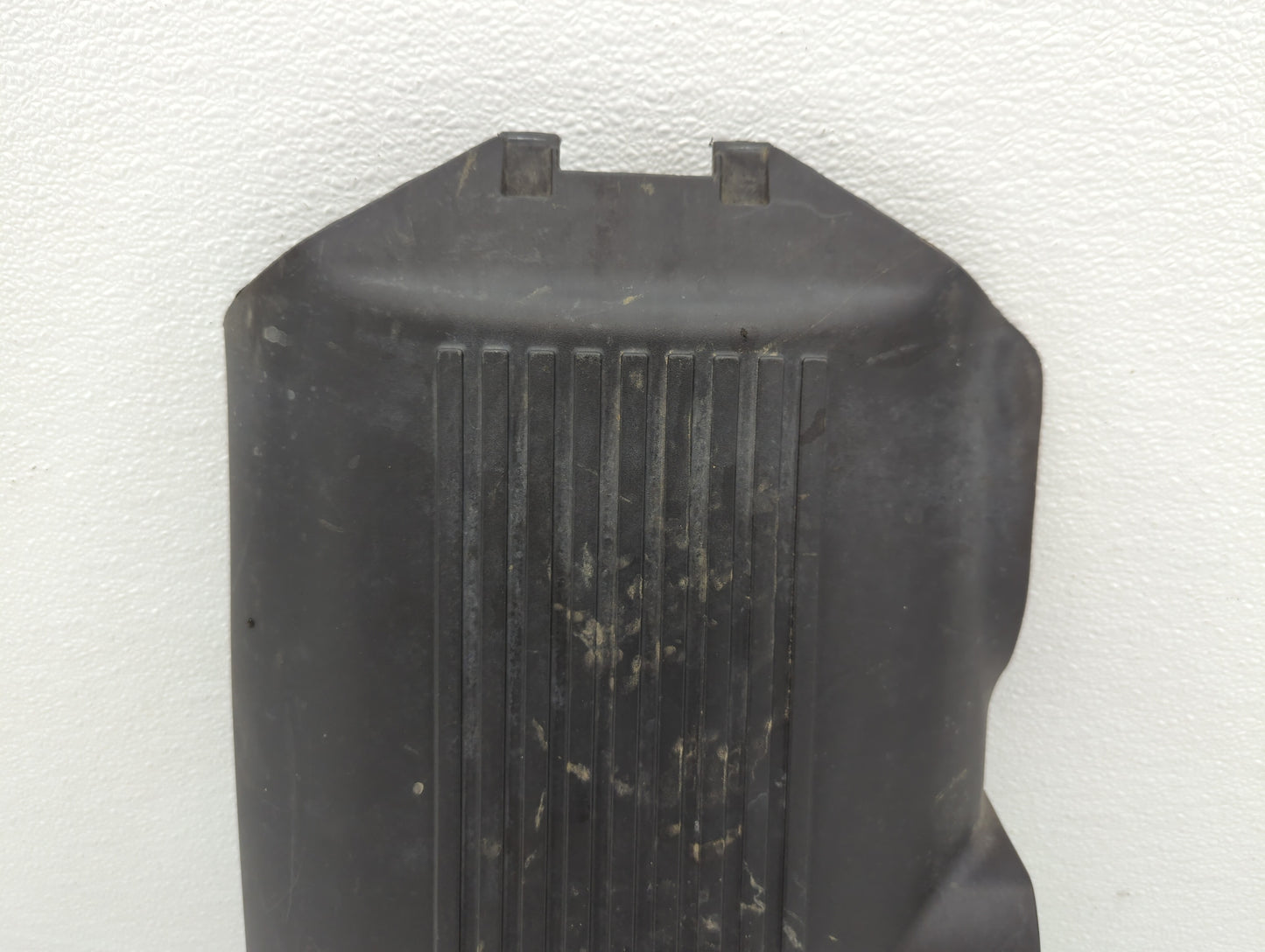 2004 Chevrolet Suburban 2500 Engine Cover - Oemusedautoparts1.com