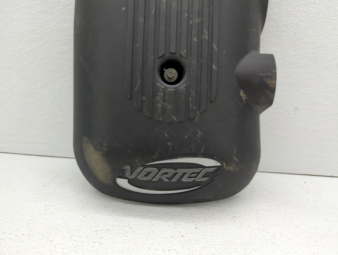 2004 Chevrolet Suburban 2500 Engine Cover - Oemusedautoparts1.com