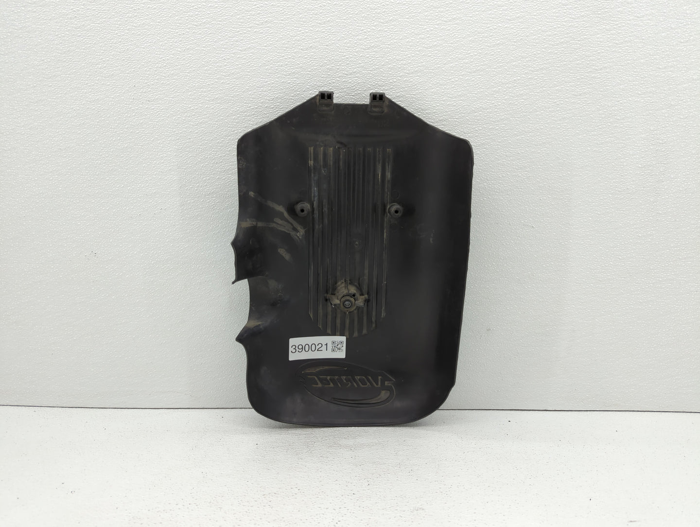 2004 Chevrolet Suburban 2500 Engine Cover - Oemusedautoparts1.com