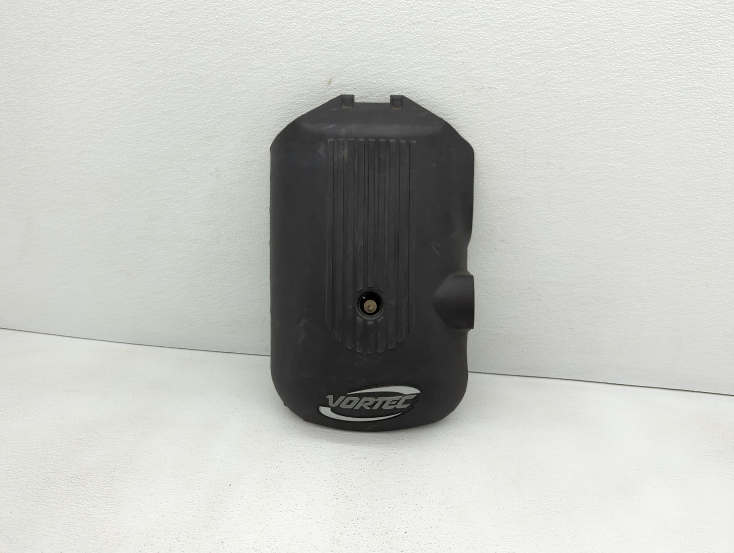 2004 Chevrolet Suburban 2500 Engine Cover - Oemusedautoparts1.com