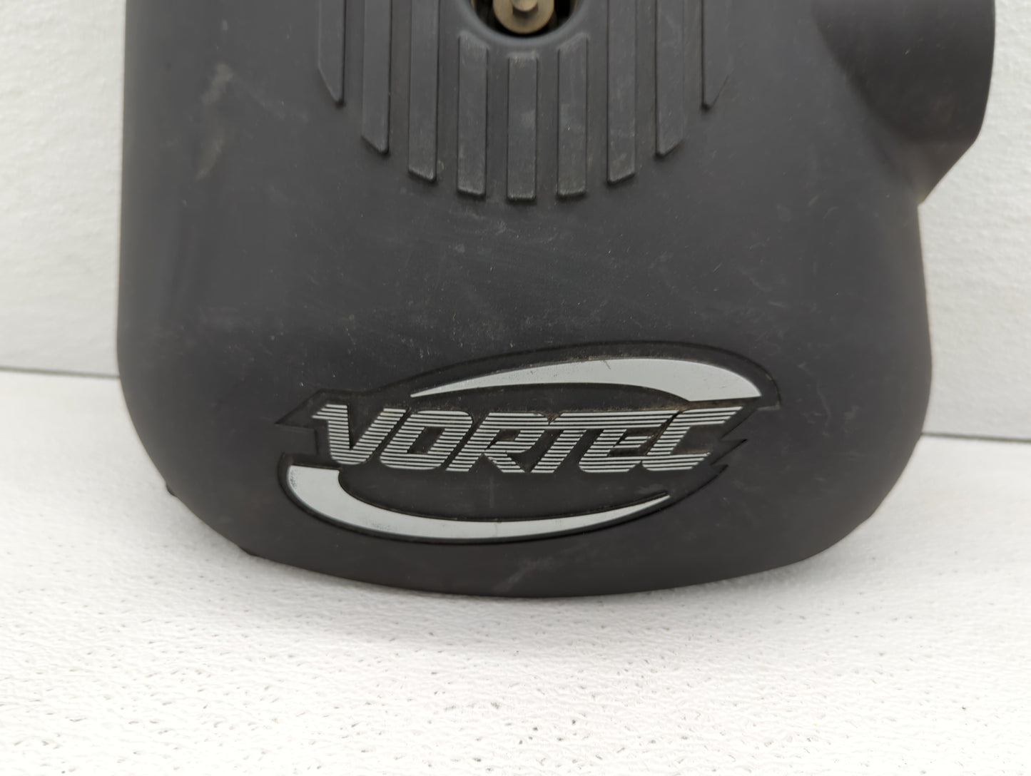 2004 Chevrolet Suburban 2500 Engine Cover - Oemusedautoparts1.com