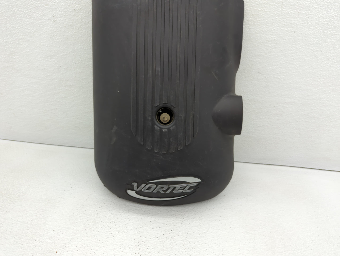 2004 Chevrolet Suburban 2500 Engine Cover - Oemusedautoparts1.com