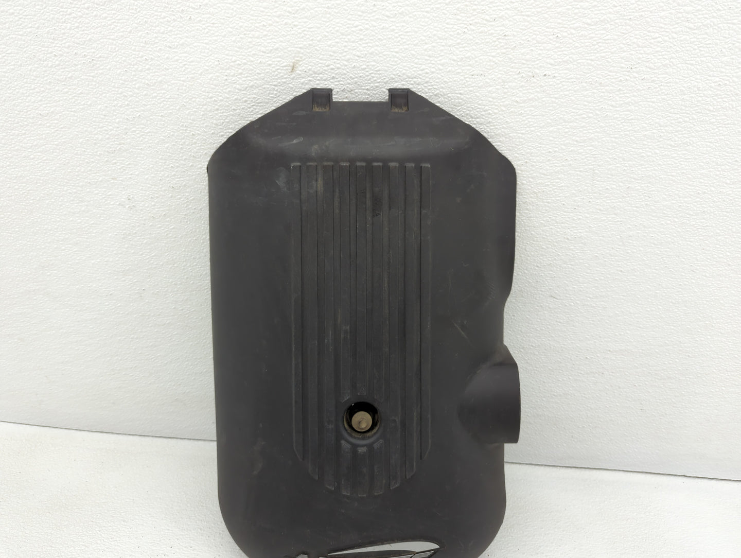 2004 Chevrolet Suburban 2500 Engine Cover - Oemusedautoparts1.com