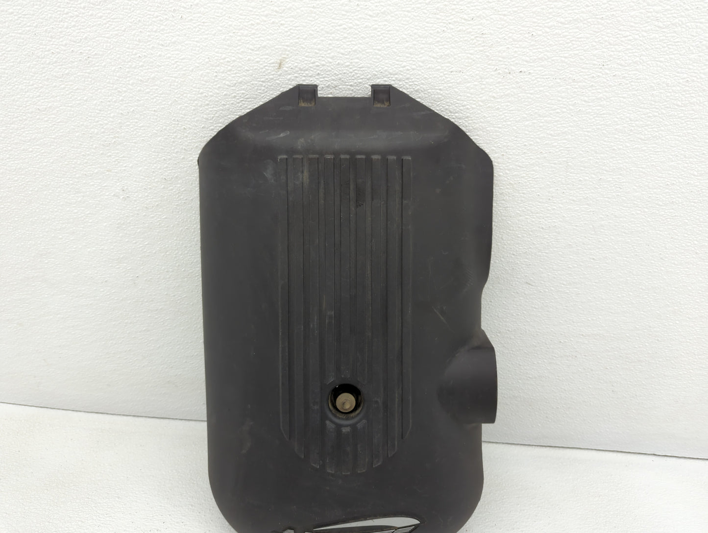 2004 Chevrolet Suburban 2500 Engine Cover - Oemusedautoparts1.com