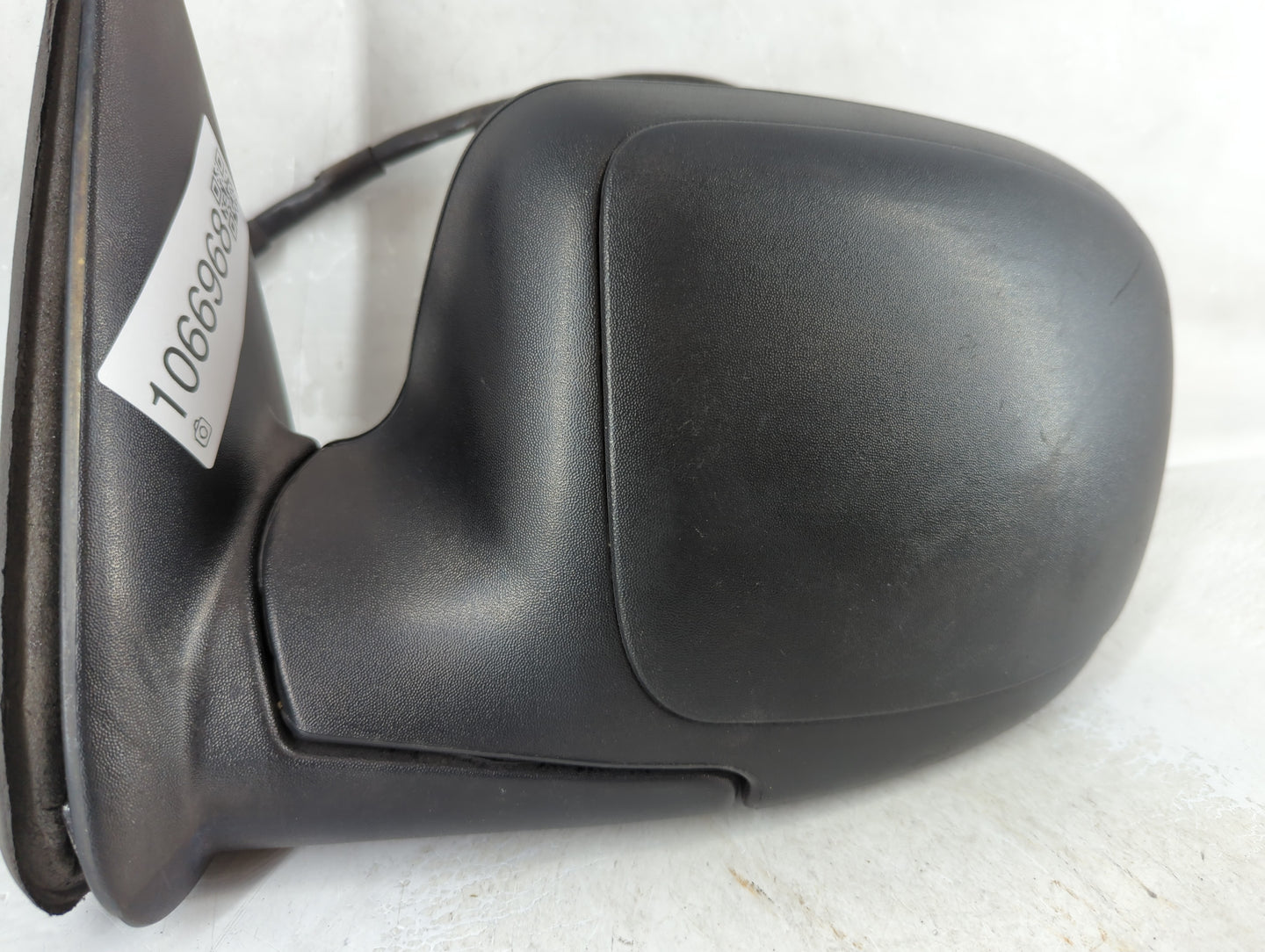 2003-2006 Chevrolet Tahoe Driver Side View Mirror - Left Door Mirror OEM Used - Oemusedautoparts1.com