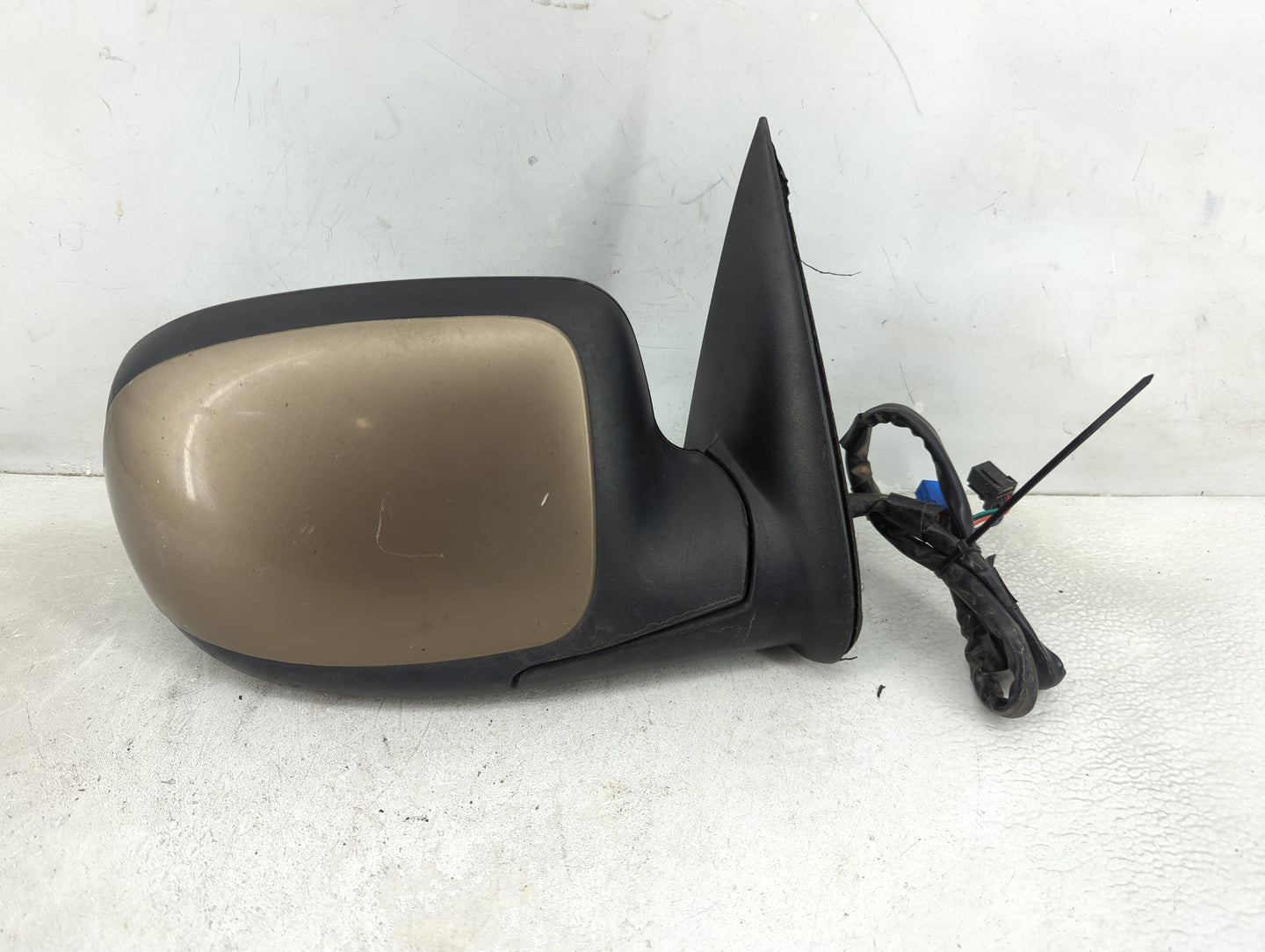 2003-2006 Chevrolet Tahoe Passenger Side View Mirror - Right Door Mirror OEM Used - Oemusedautoparts1.com