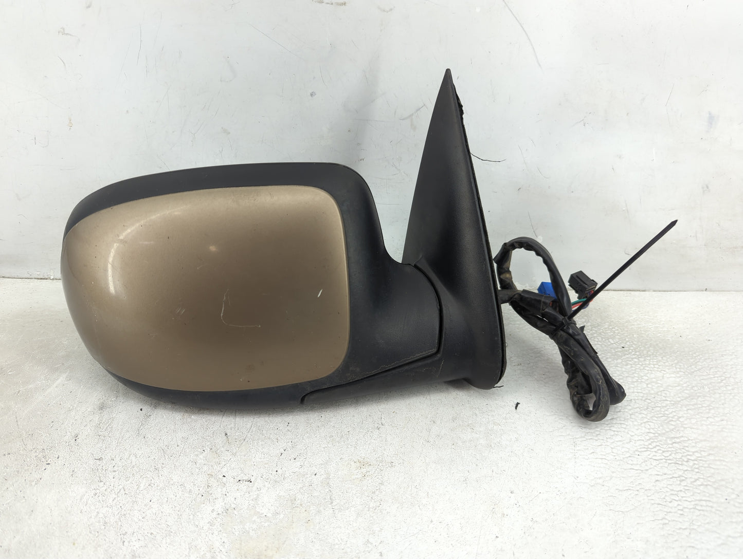 2003-2006 Chevrolet Tahoe Passenger Side View Mirror - Right Door Mirror OEM Used - Oemusedautoparts1.com