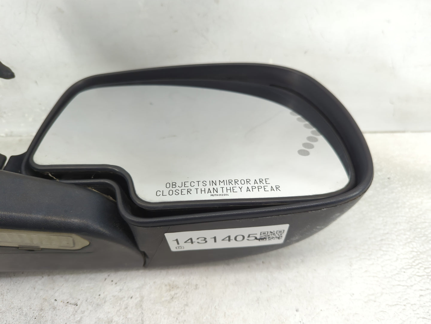 2003-2006 Chevrolet Tahoe Passenger Side View Mirror - Right Door Mirror OEM Used - Oemusedautoparts1.com
