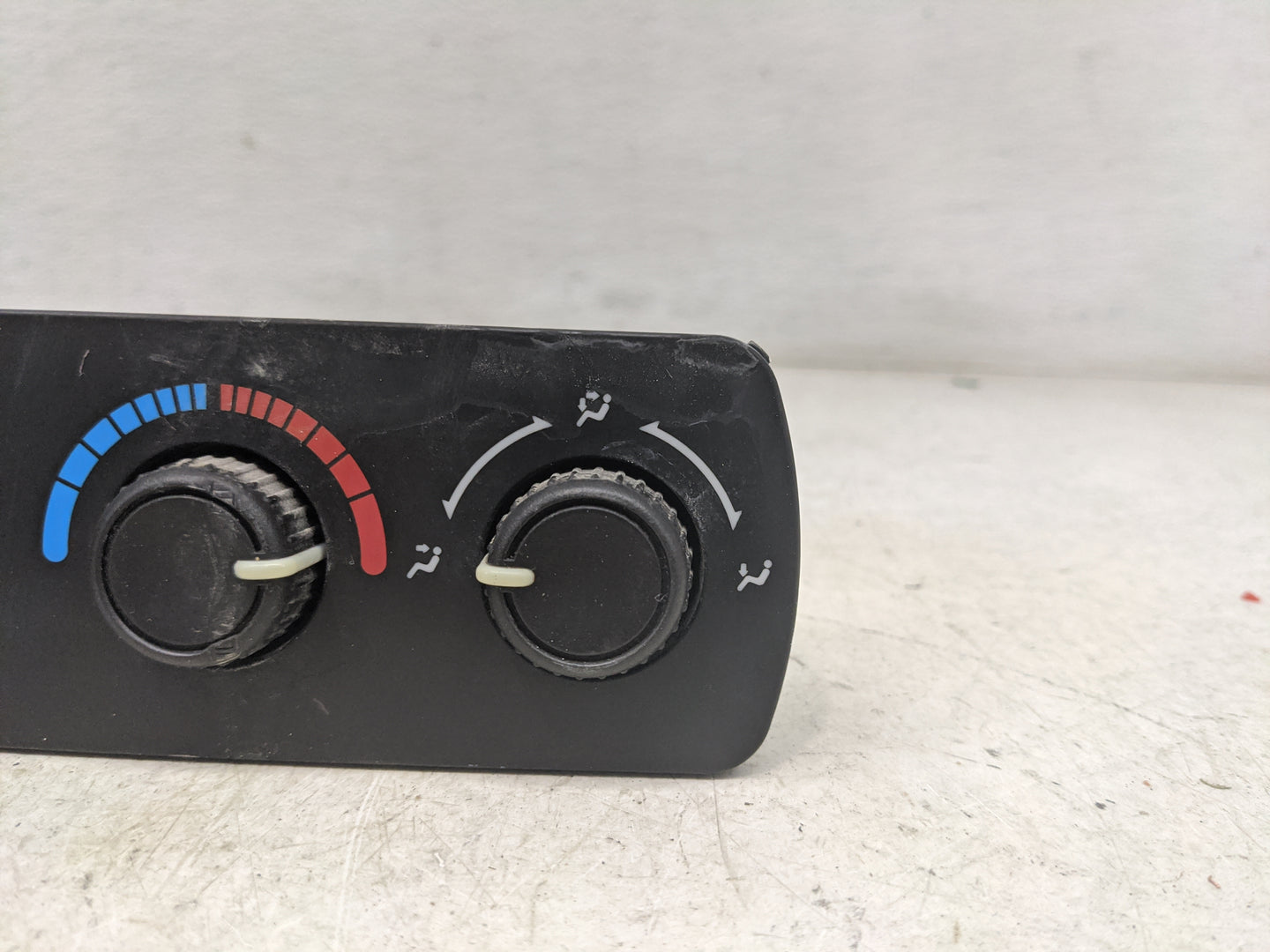 2003-2006 Chevrolet Tahoe Climate Control Module Temperature AC/Heater Replacement P/N:15112018 Fits Fits 2003 2004 2005 200