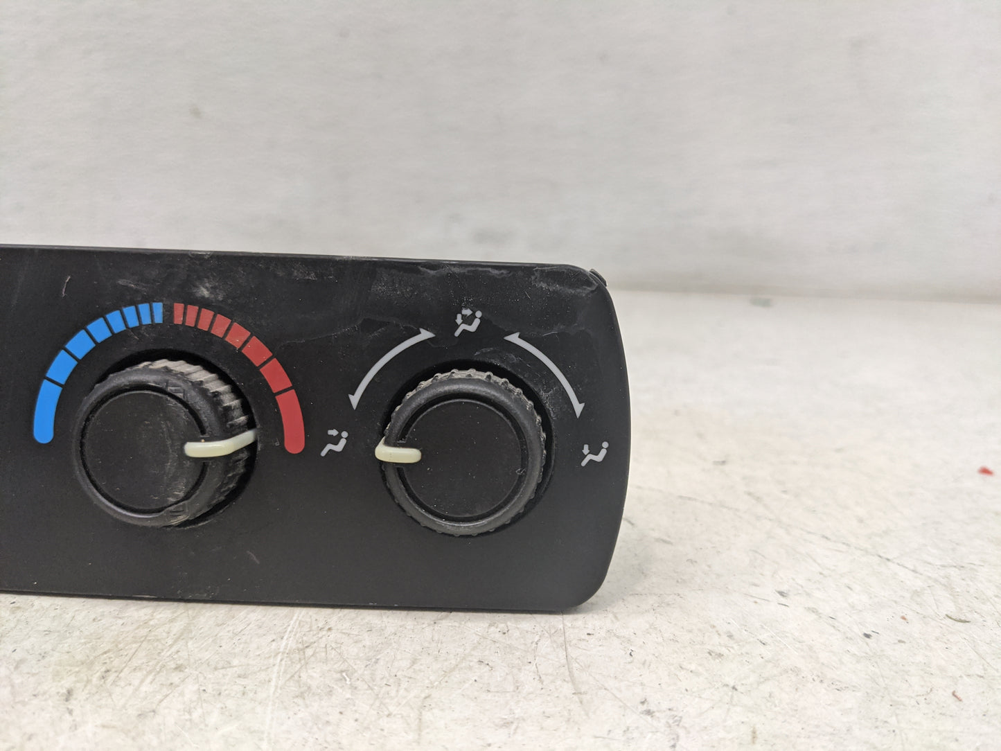 2003-2006 Chevrolet Tahoe Climate Control Module Temperature AC/Heater Replacement P/N:15112018 Fits Fits 2003 2004 2005 200