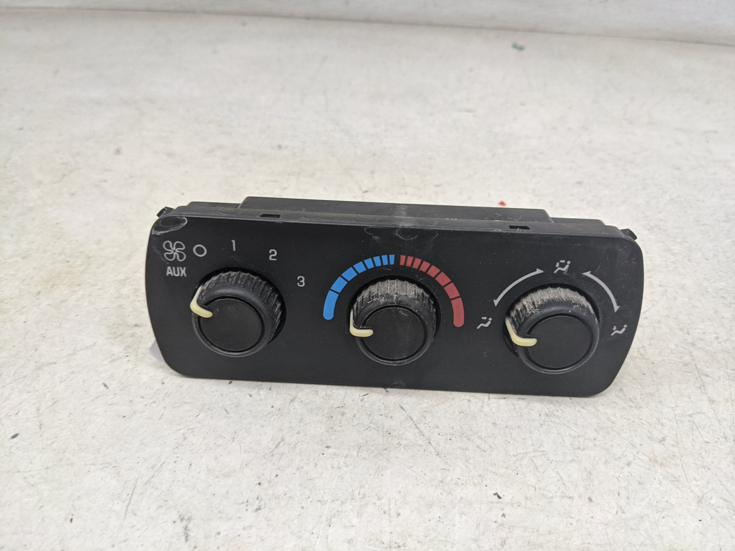2003-2006 Chevrolet Tahoe Climate Control Module Temperature AC/Heater Replacement P/N:15112019 Fits Fits 2003 2004 2005 200