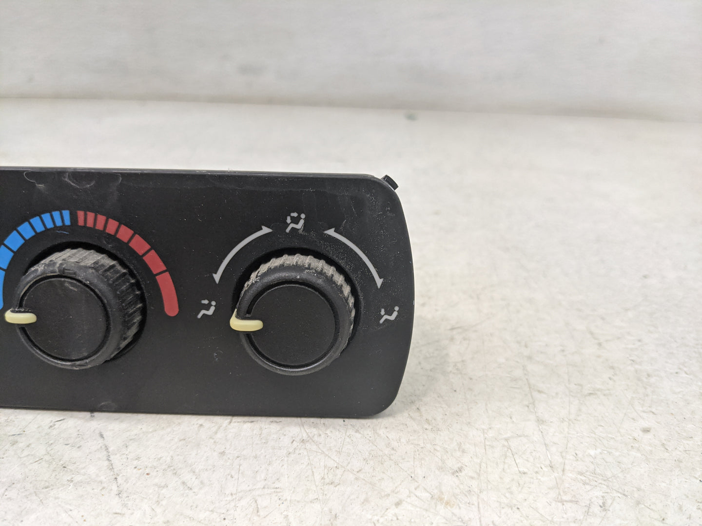 2003-2006 Chevrolet Tahoe Climate Control Module Temperature AC/Heater Replacement P/N:15112019 Fits Fits 2003 2004 2005 200