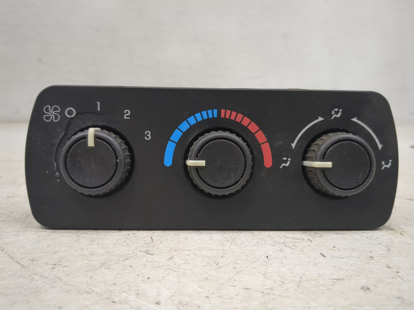 2003-2006 Chevrolet Tahoe Climate Control Module Temperature AC/Heater Replacement P/N:15763047 Fits Fits 2003 2004 2005 200