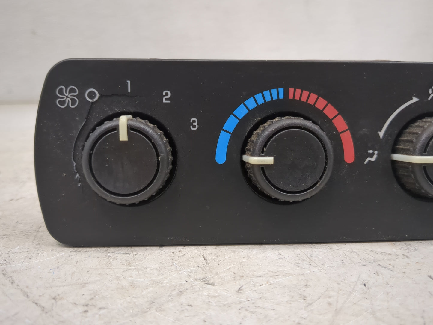 2003-2006 Chevrolet Tahoe Climate Control Module Temperature AC/Heater Replacement P/N:15763047 Fits Fits 2003 2004 2005 200