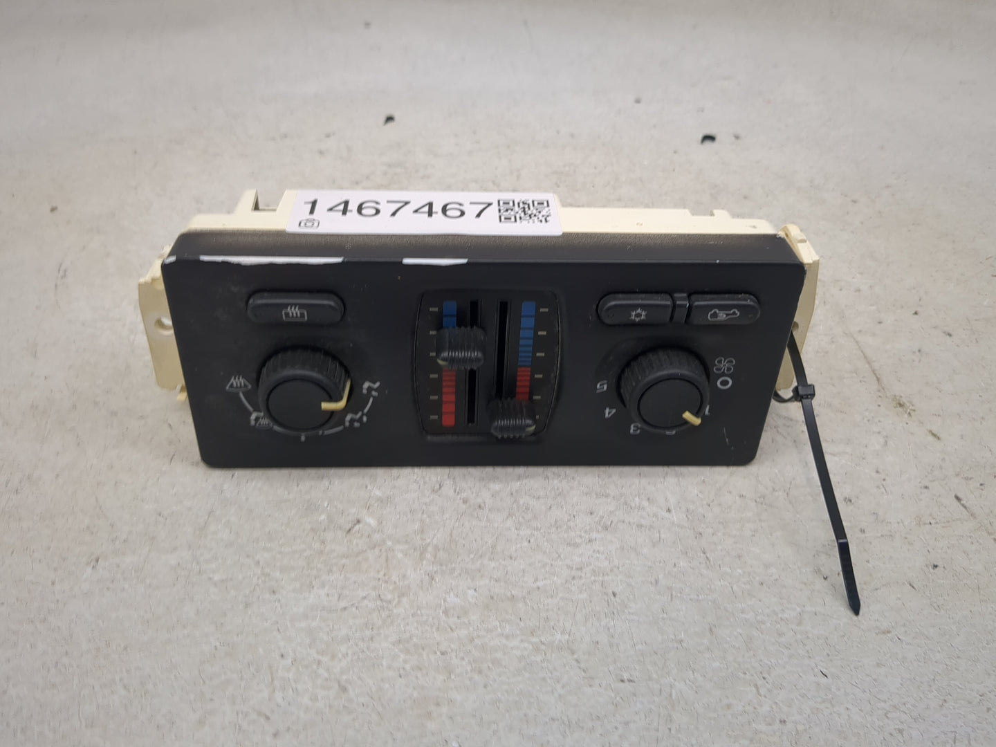 2003-2004 Chevrolet Tahoe Climate Control Module Temperature AC/Heater Replacement P/N:15107753 Fits Fits 2003 2004 OEM Used