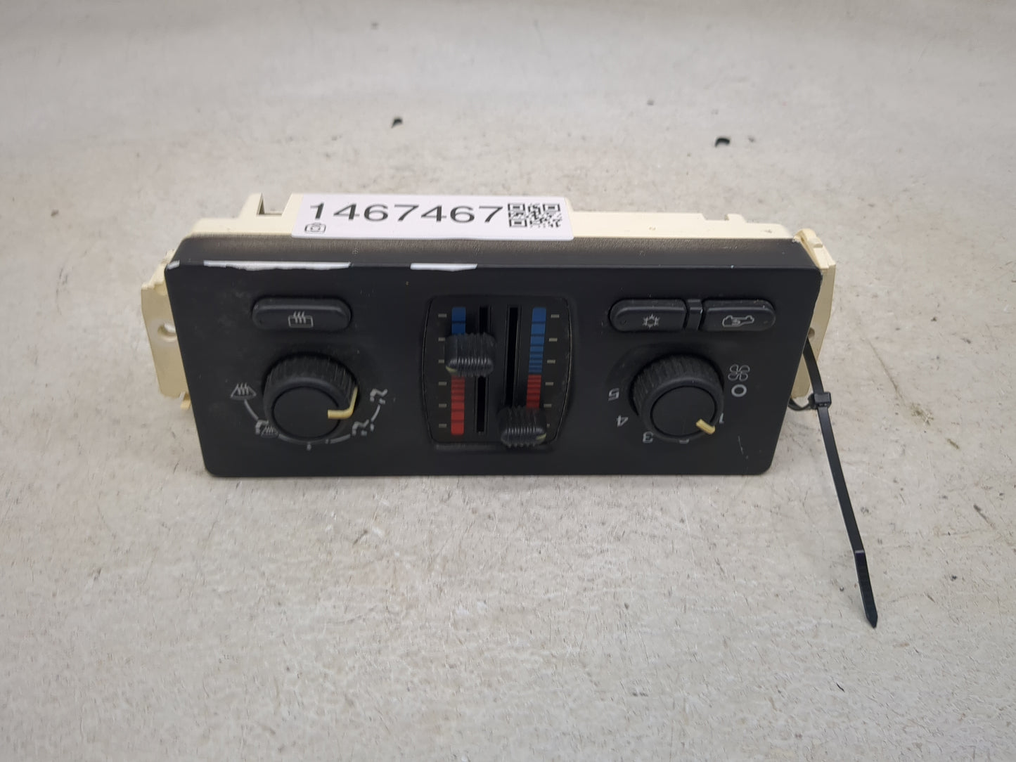 2003-2004 Chevrolet Tahoe Climate Control Module Temperature AC/Heater Replacement P/N:15107753 Fits Fits 2003 2004 OEM Used