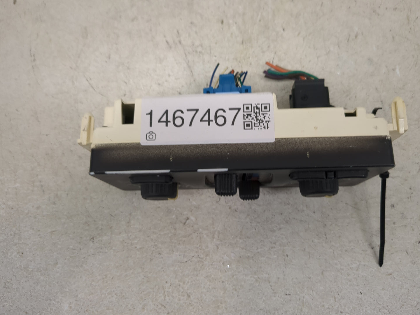 2003-2004 Chevrolet Tahoe Climate Control Module Temperature AC/Heater Replacement P/N:15107753 Fits Fits 2003 2004 OEM Used