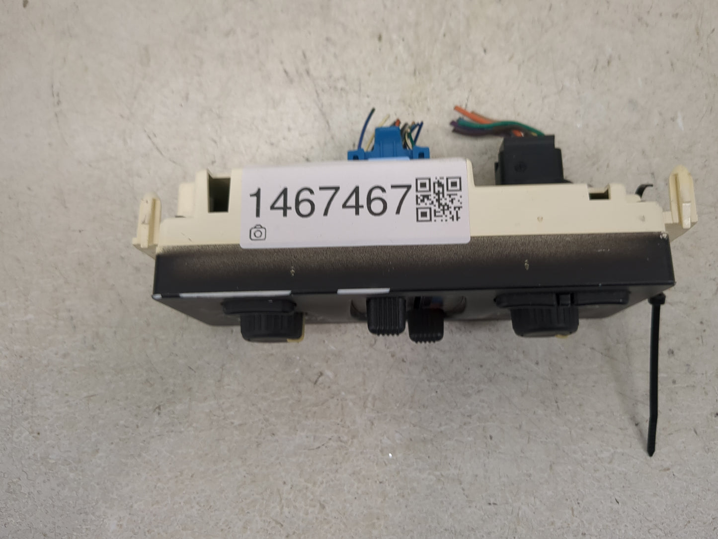 2003-2004 Chevrolet Tahoe Climate Control Module Temperature AC/Heater Replacement P/N:15107753 Fits Fits 2003 2004 OEM Used