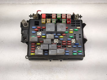2003-2006 Chevrolet Tahoe Fusebox Fuse Box Panel Relay Module P/N:15201930-02 Fits Fits 2003 2004 2005 2006 OEM Used Auto Pa