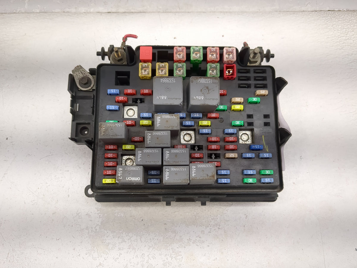 2003-2006 Chevrolet Tahoe Fusebox Fuse Box Panel Relay Module P/N:15201930-02 Fits Fits 2003 2004 2005 2006 OEM Used Auto Pa