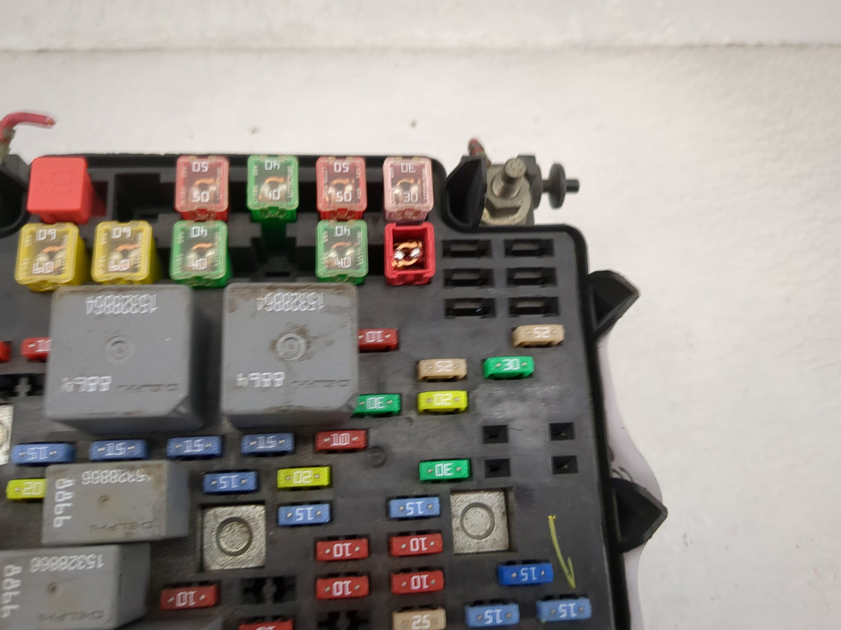 2003-2006 Chevrolet Tahoe Fusebox Fuse Box Panel Relay Module P/N:15201930-02 Fits Fits 2003 2004 2005 2006 OEM Used Auto Pa