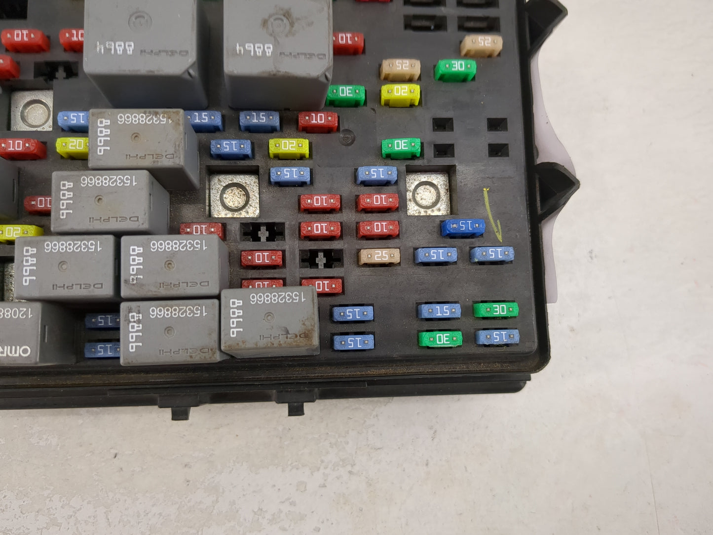2003-2006 Chevrolet Tahoe Fusebox Fuse Box Panel Relay Module P/N:15201930-02 Fits Fits 2003 2004 2005 2006 OEM Used Auto Pa