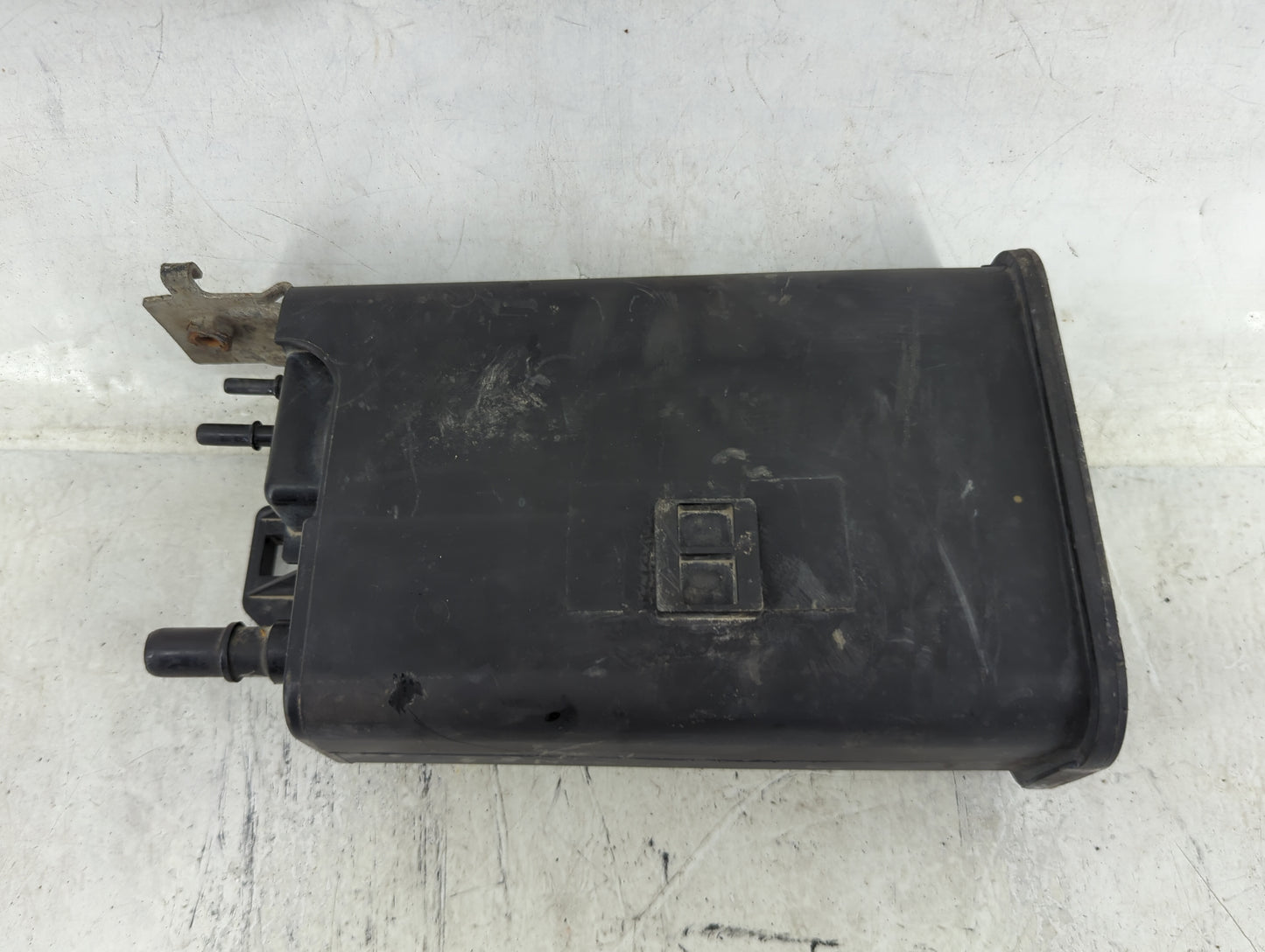 2004 Chevrolet Tahoe Fuel Vapor Charcoal Canister - Oemusedautoparts1.com