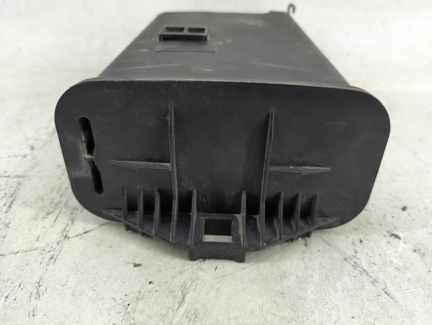 2004 Chevrolet Tahoe Fuel Vapor Charcoal Canister - Oemusedautoparts1.com