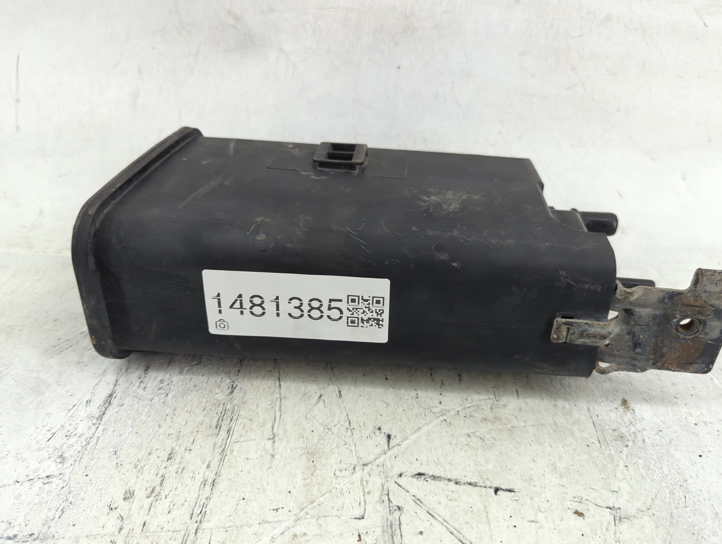 2004 Chevrolet Tahoe Fuel Vapor Charcoal Canister - Oemusedautoparts1.com