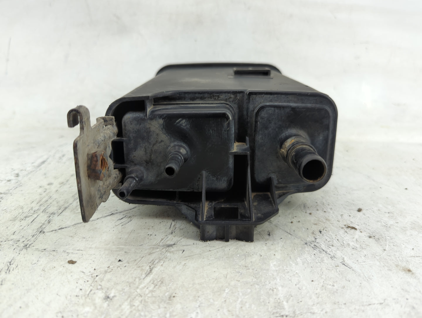 2004 Chevrolet Tahoe Fuel Vapor Charcoal Canister - Oemusedautoparts1.com