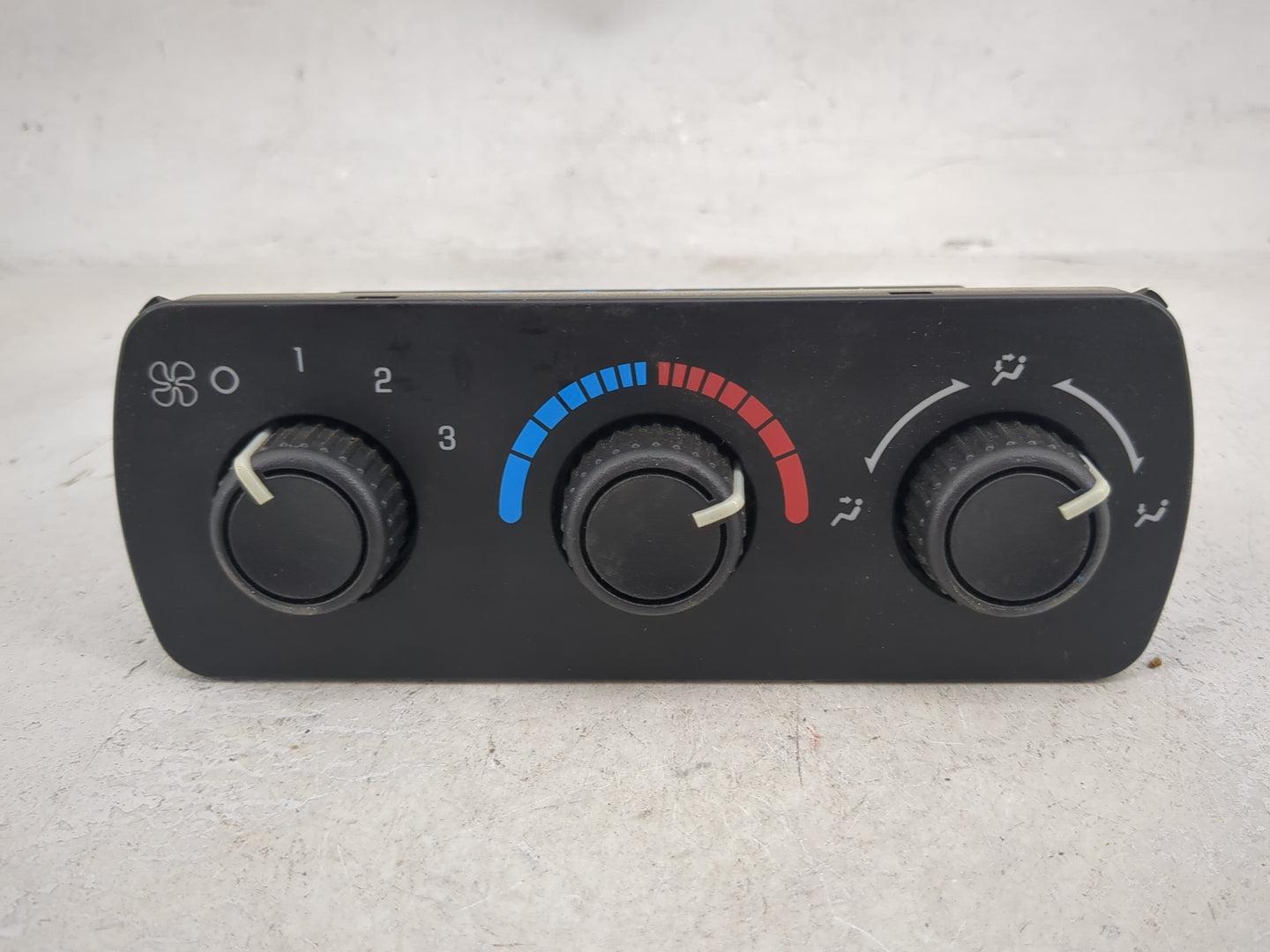 2003-2006 Chevrolet Tahoe Climate Control Module Temperature AC/Heater Replacement P/N:15763047 Fits Fits 2003 2004 2005 200