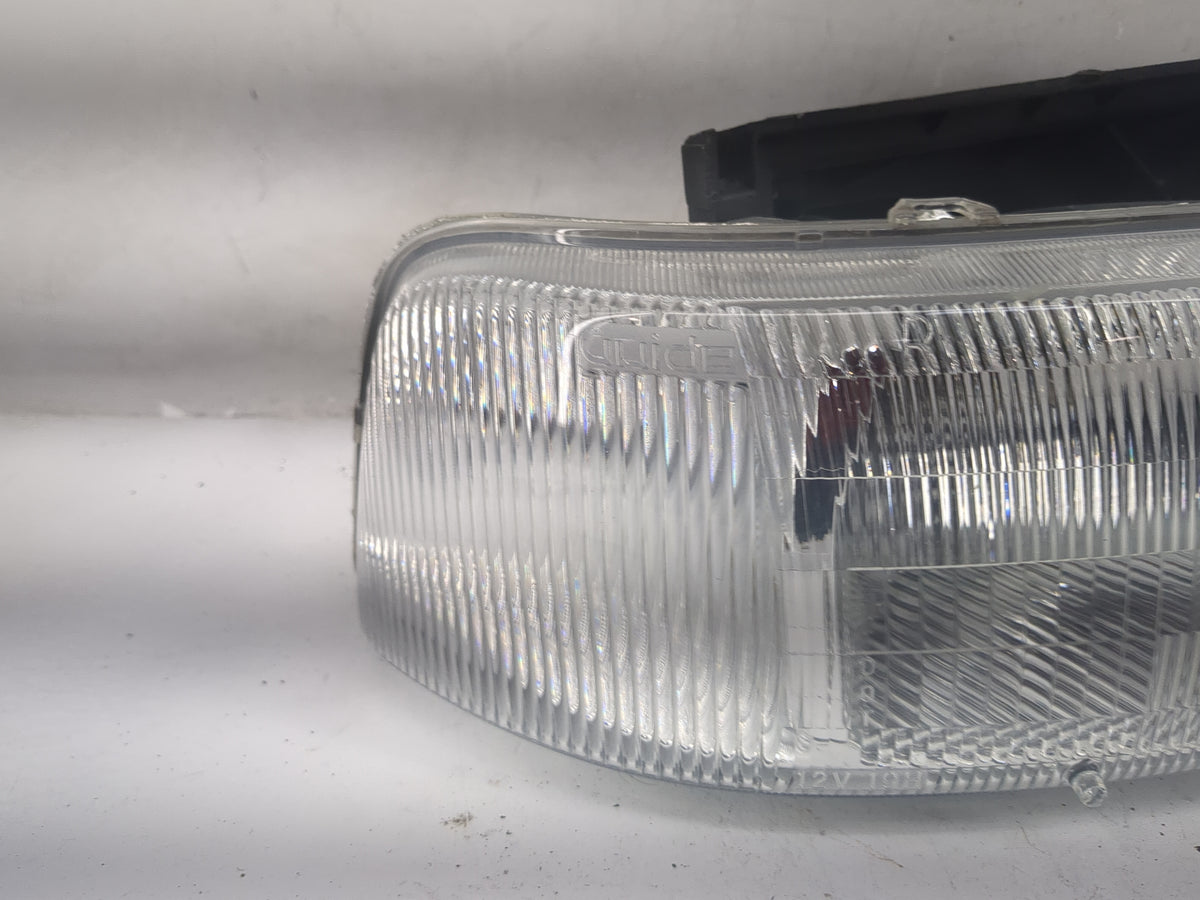 2000-2006 Chevrolet Tahoe Passenger Right Oem Head Light Headlight Lamp 1518521 - Oemusedautoparts1.com