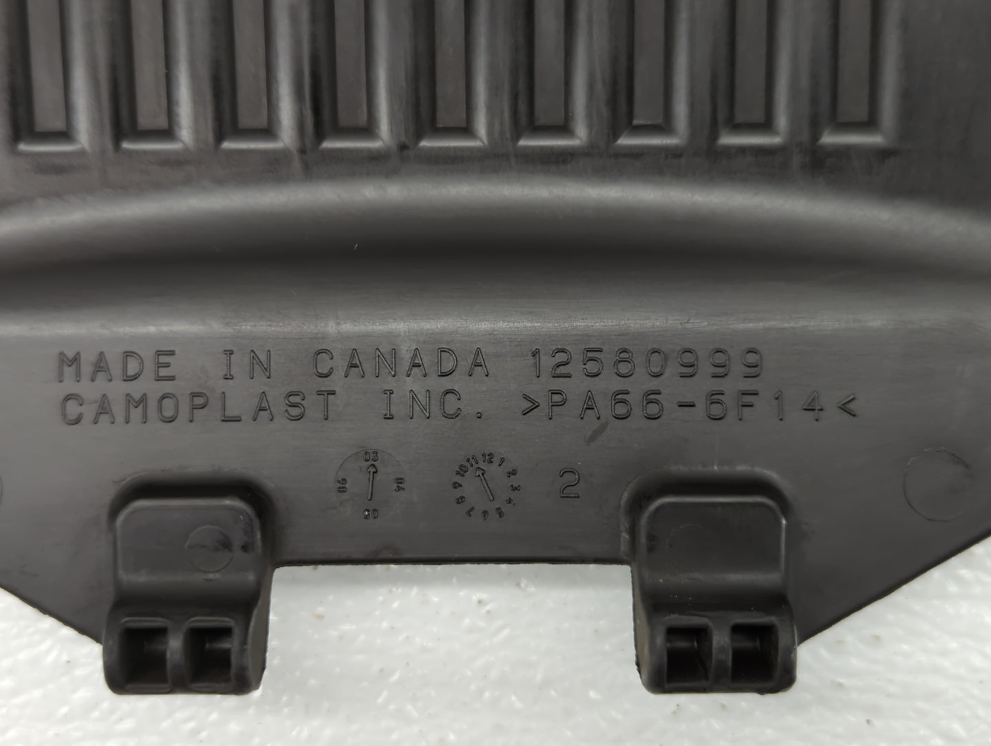 2004 Chevrolet Tahoe Engine Cover Black - Oemusedautoparts1.com