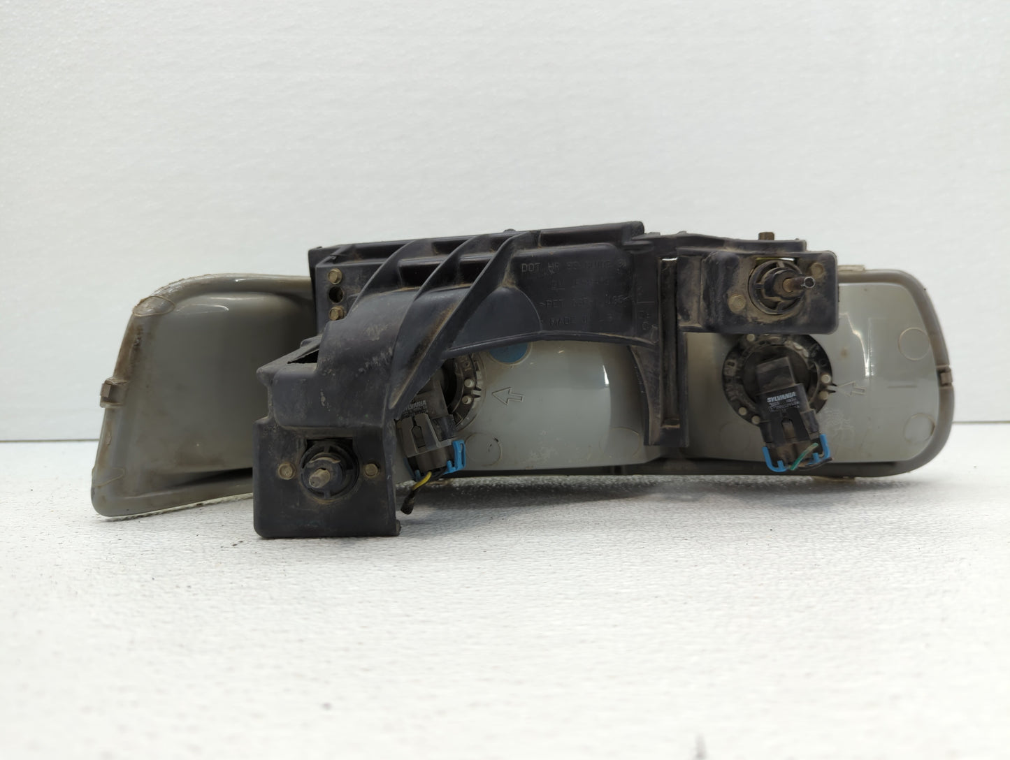 2000-2006 Chevrolet Tahoe Driver Left Oem Head Light Headlight Lamp - Oemusedautoparts1.com