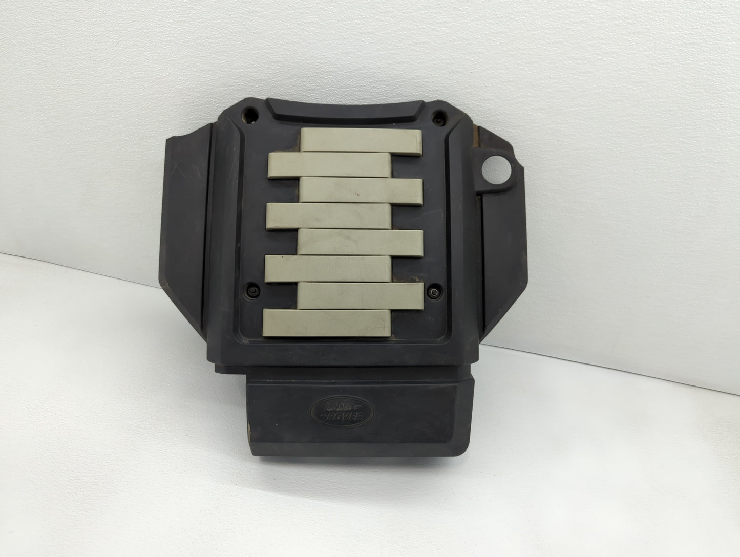 2004 Chevrolet Tahoe Engine Cover - Oemusedautoparts1.com