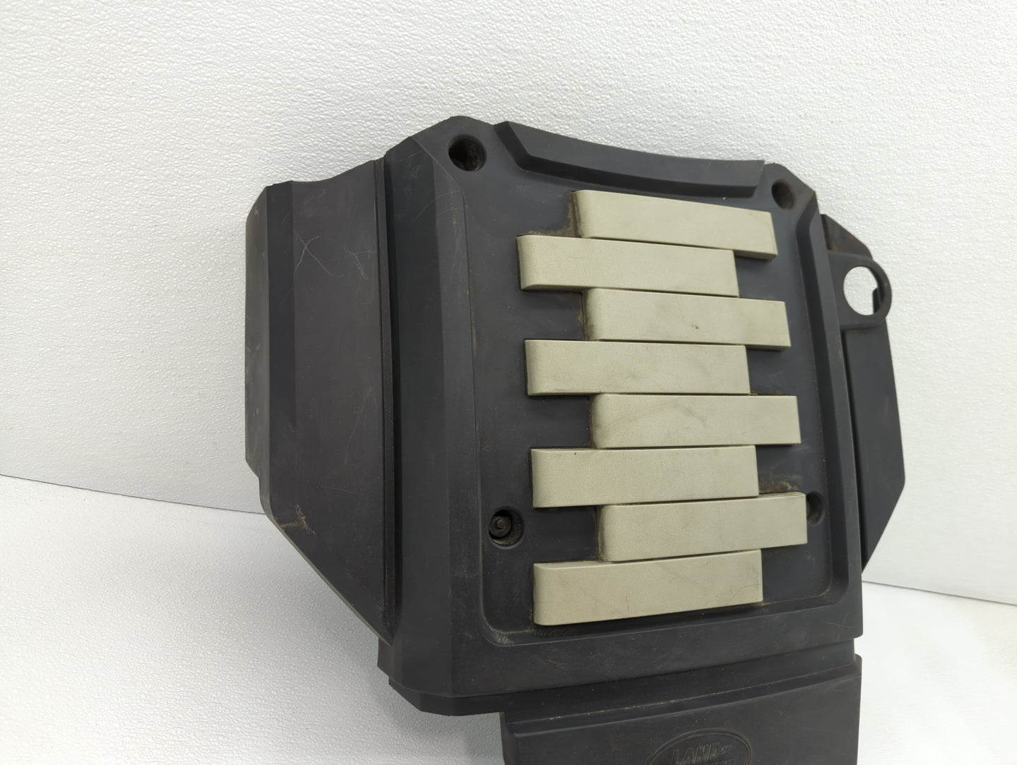 2004 Chevrolet Tahoe Engine Cover - Oemusedautoparts1.com