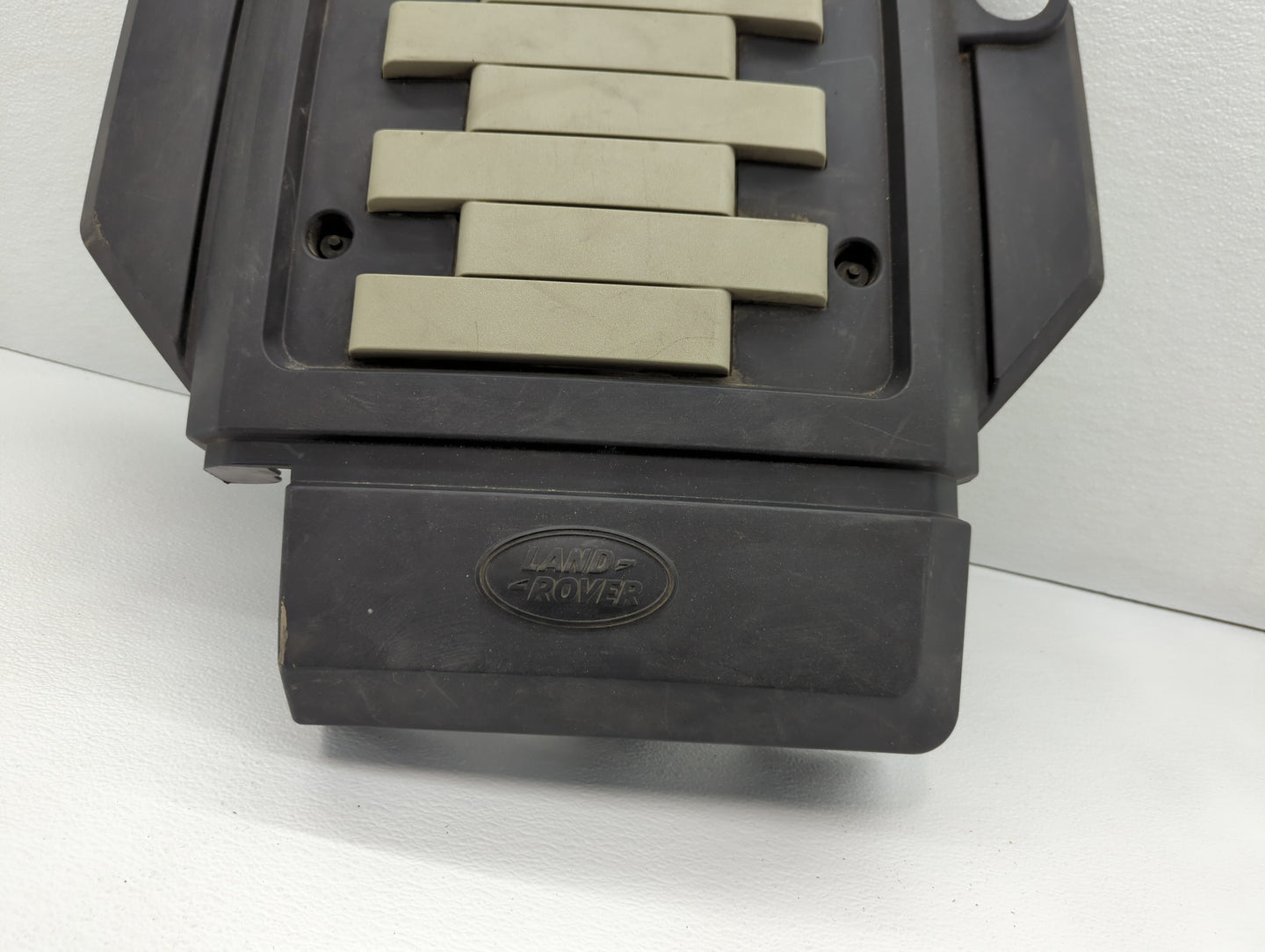 2004 Chevrolet Tahoe Engine Cover - Oemusedautoparts1.com