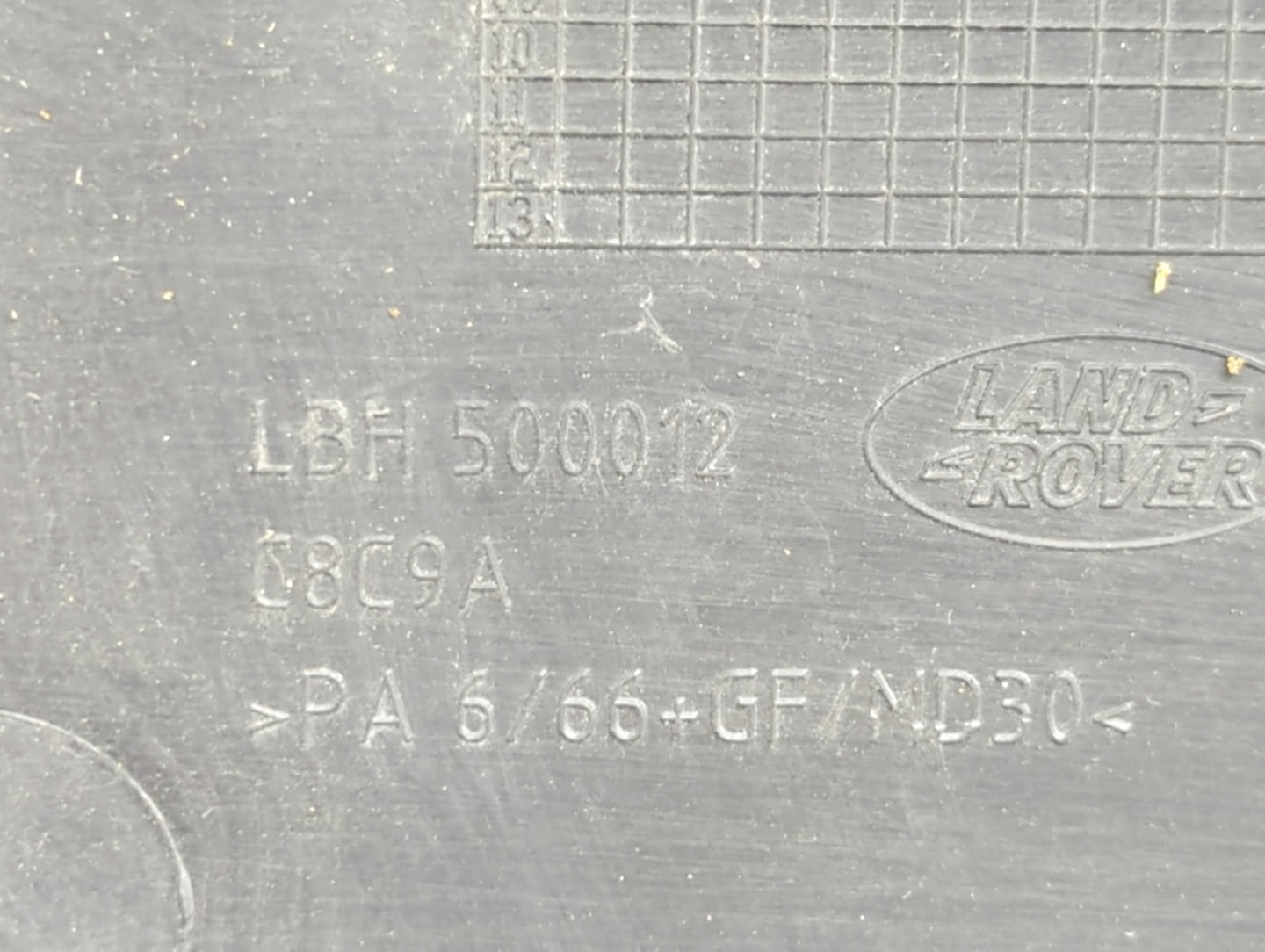 2004 Chevrolet Tahoe Engine Cover - Oemusedautoparts1.com