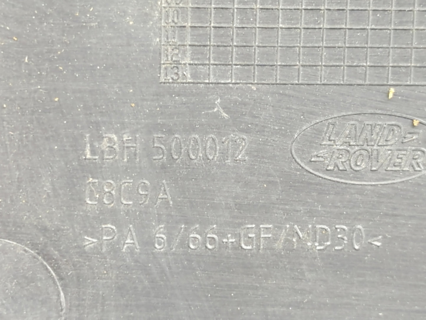 2004 Chevrolet Tahoe Engine Cover - Oemusedautoparts1.com