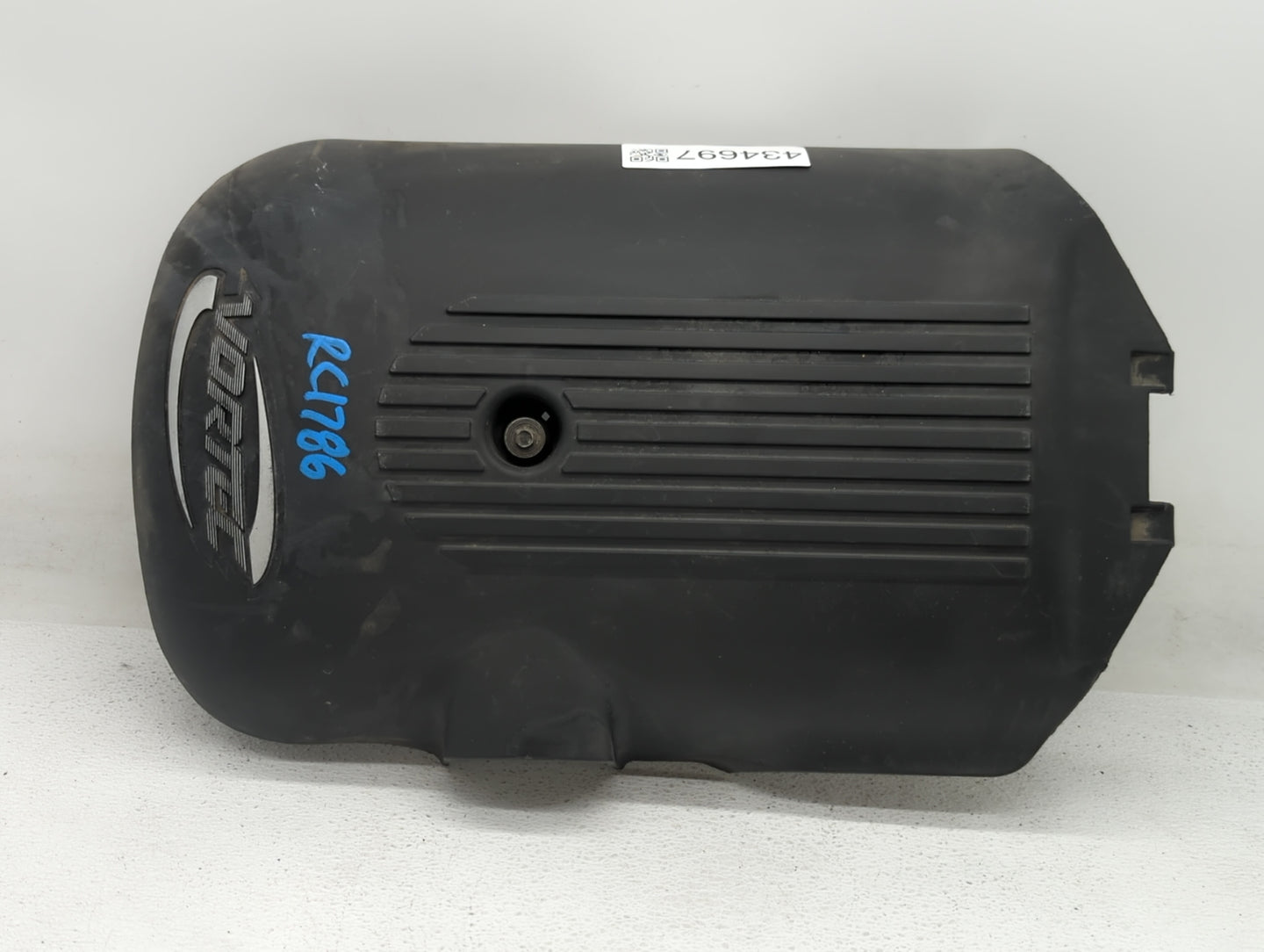 2004 Chevrolet Tahoe Engine Cover - Oemusedautoparts1.com