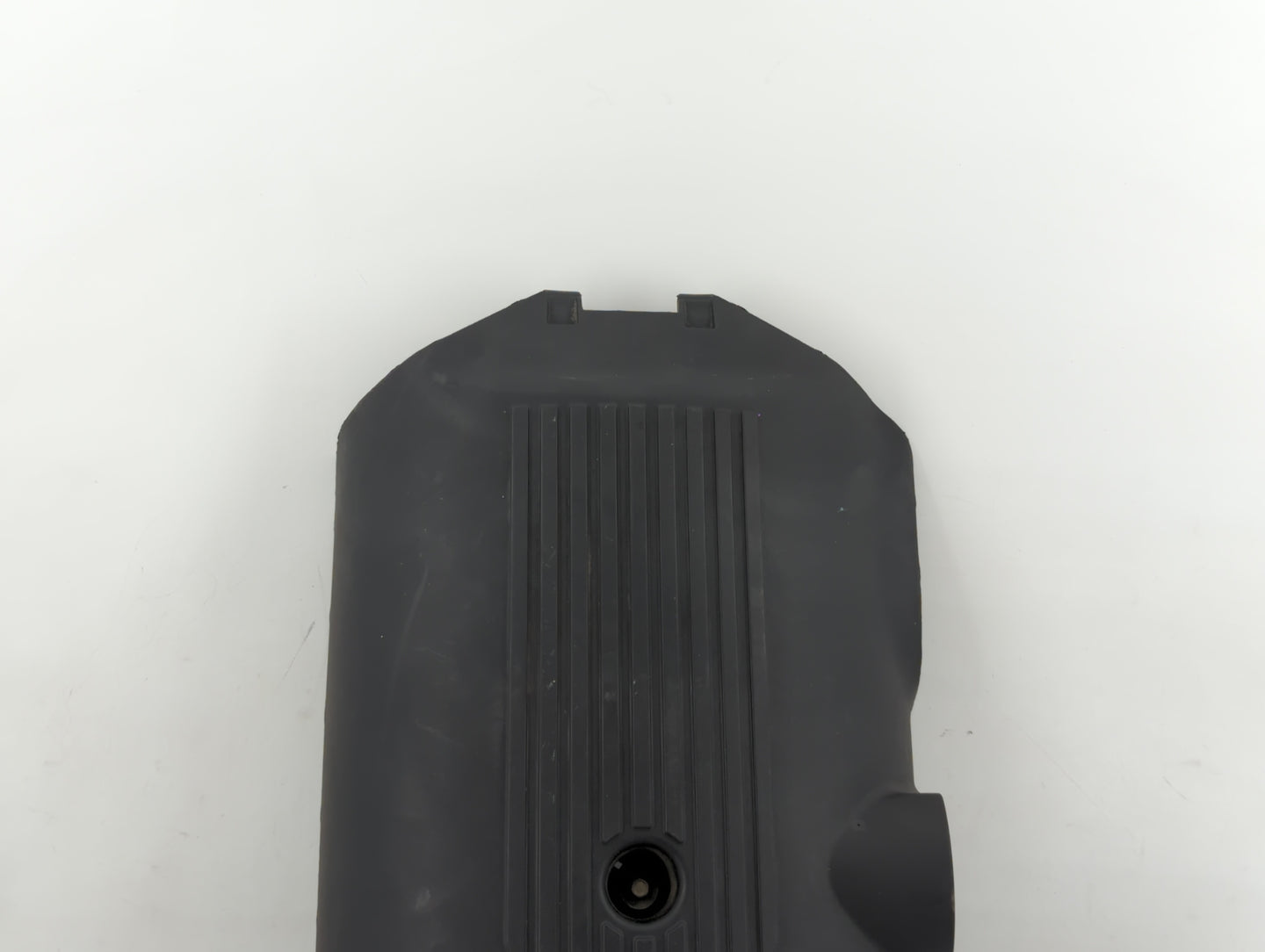 2004 Chevrolet Tahoe Engine Cover - Oemusedautoparts1.com