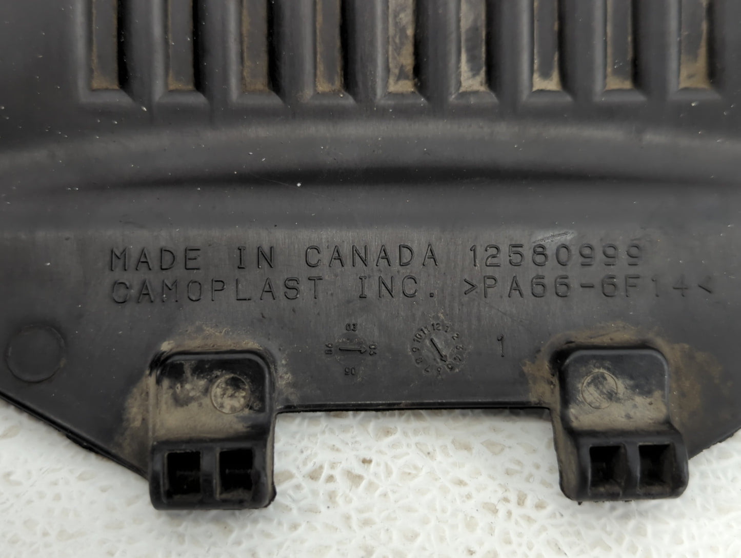 2004 Chevrolet Tahoe Engine Cover - Oemusedautoparts1.com