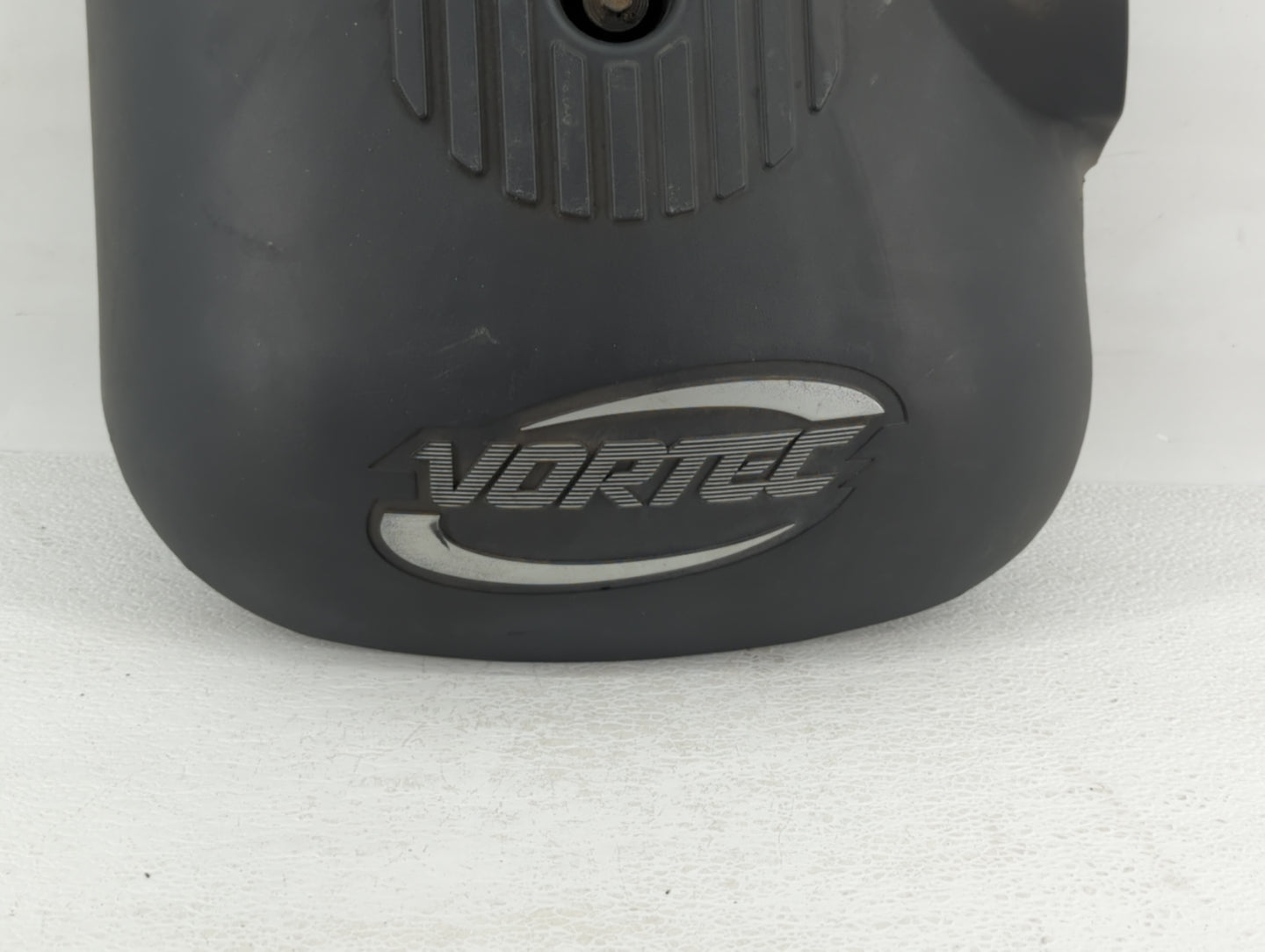 2004 Chevrolet Tahoe Engine Cover - Oemusedautoparts1.com