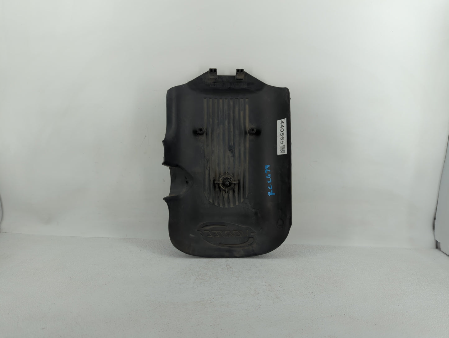 2004 Chevrolet Tahoe Engine Cover - Oemusedautoparts1.com