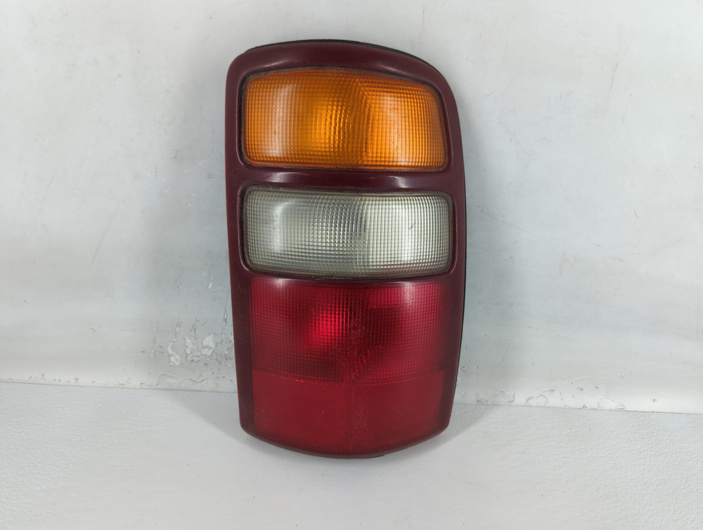 2004-2006 Chevrolet Tahoe Tail Light Assembly Passenger Right OEM P/N:16525376 Fits Fits 2004 2005 2006 OEM Used Auto Parts 