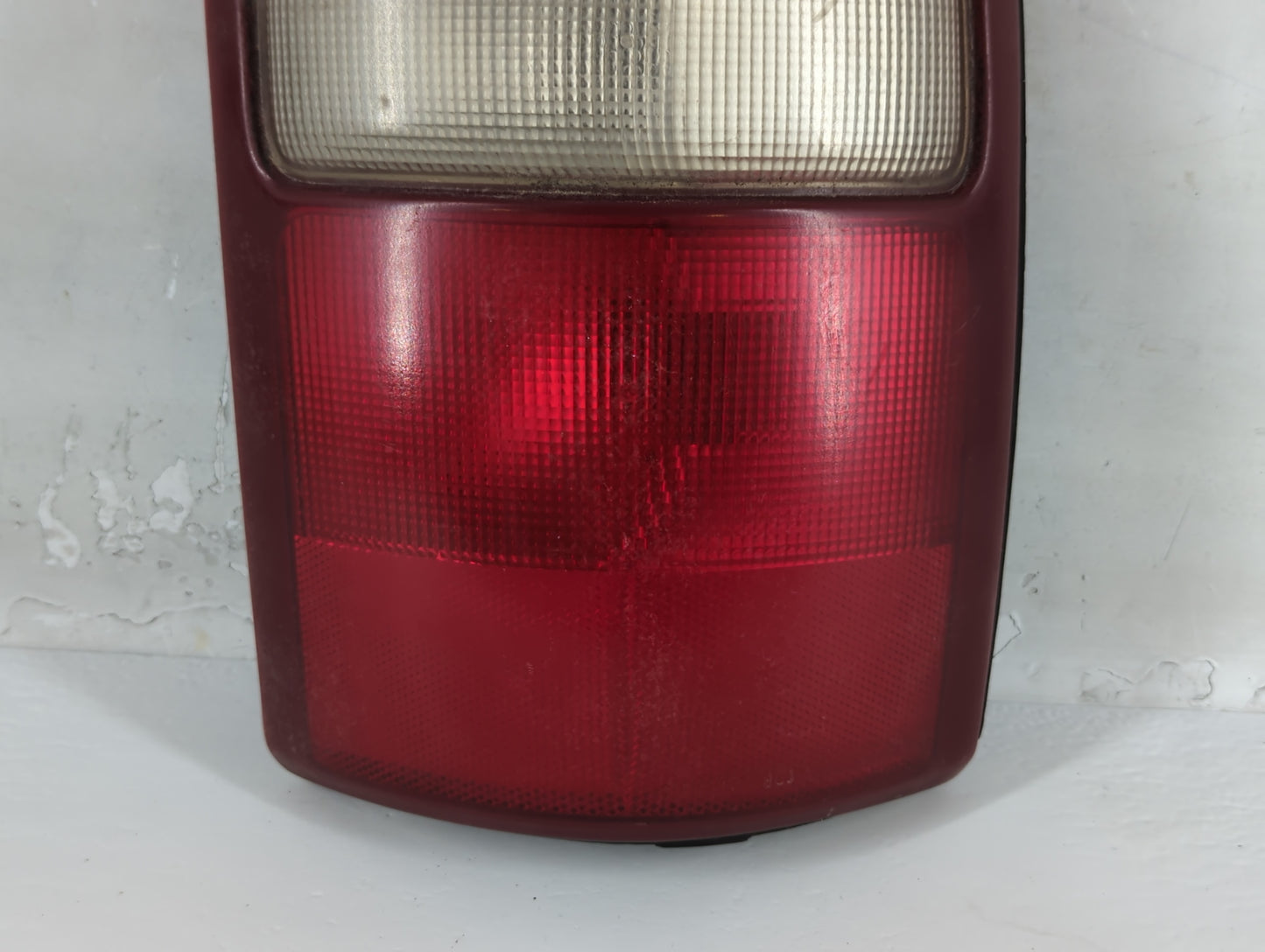 2004-2006 Chevrolet Tahoe Tail Light Assembly Passenger Right OEM P/N:16525376 Fits Fits 2004 2005 2006 OEM Used Auto Parts 