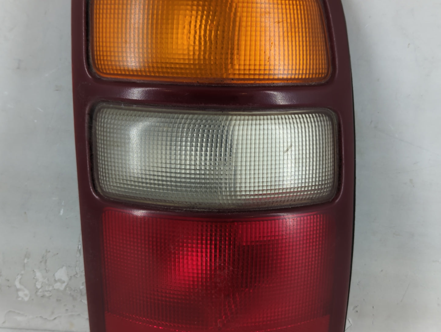 2004-2006 Chevrolet Tahoe Tail Light Assembly Passenger Right OEM P/N:16525376 Fits Fits 2004 2005 2006 OEM Used Auto Parts 