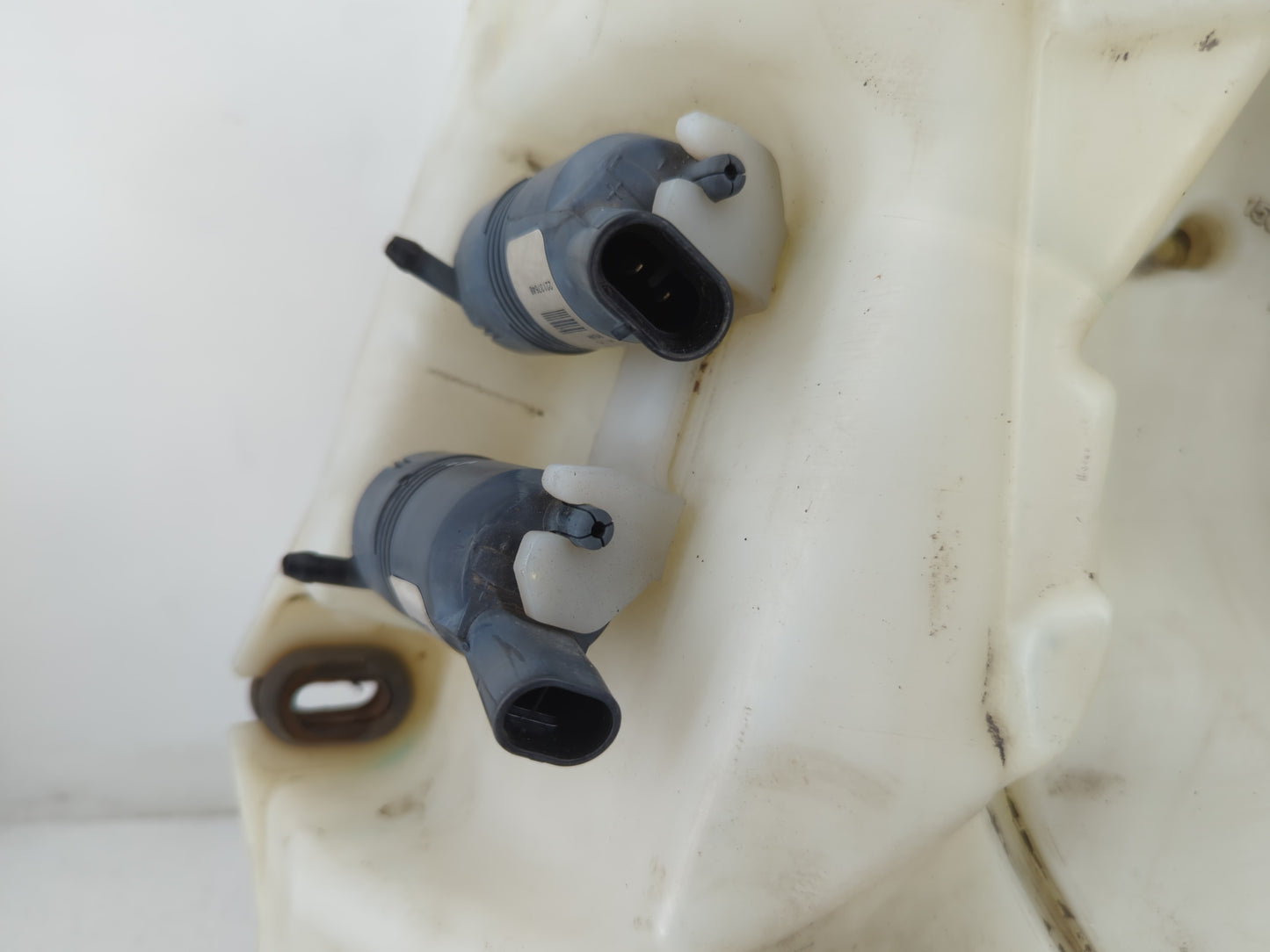 Chevrolet Trailbazer Ext Windshield Washer Fluid Reservoir Bottle Oem - Oemusedautoparts1.com