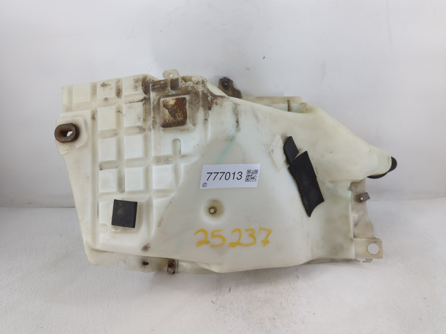 Chevrolet Trailbazer Ext Windshield Washer Fluid Reservoir Bottle Oem - Oemusedautoparts1.com